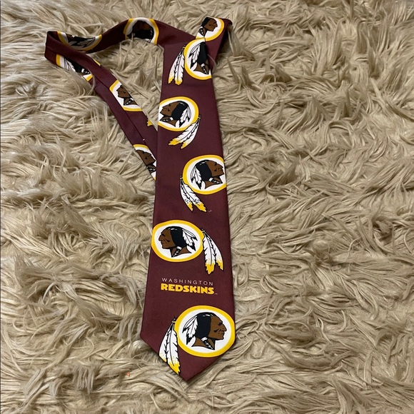 Vintage Washington Redskins Football Burgundy Tie - Picture 1 of 8